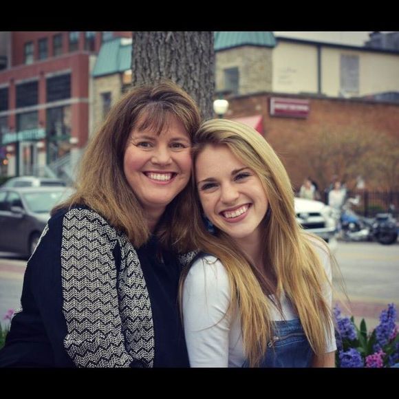 Meet your Posher, Caitlin - Picture 1 of 1